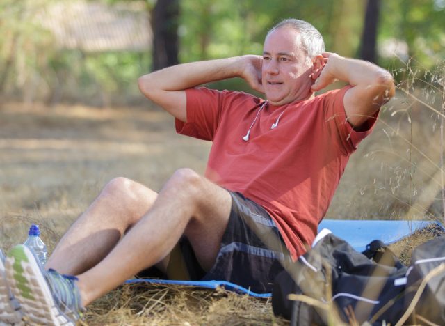 mature man doing sit-ups, concept of exercise habits that destroy your back after 50