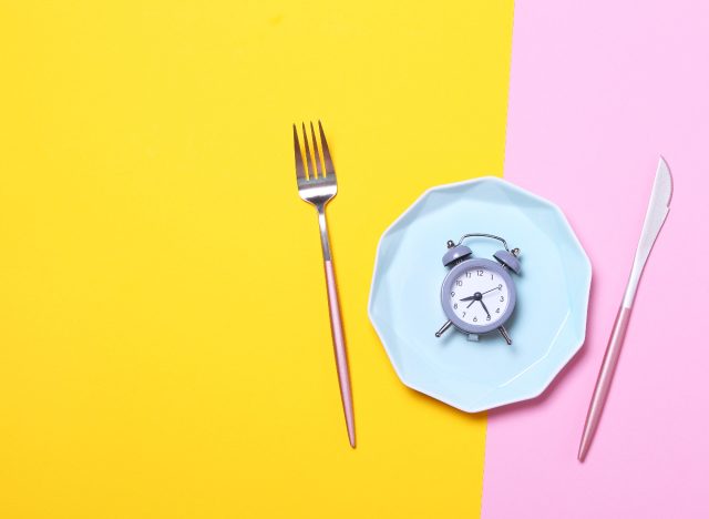 meal timing for weight loss concept