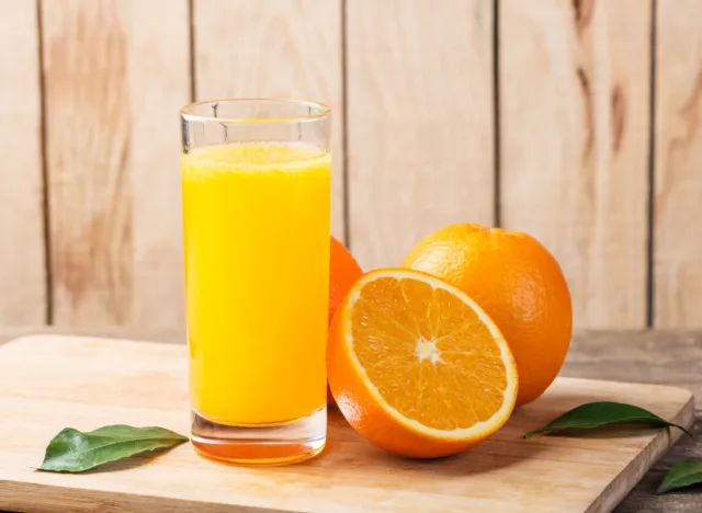 orange juice and oranges