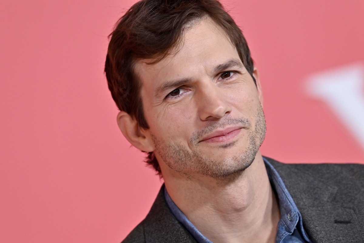 Ashton Kutcher Reveals He S Hard Of Hearing Here Are The Warning Signs Of Hearing Loss