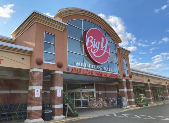 big y grocery store exterior