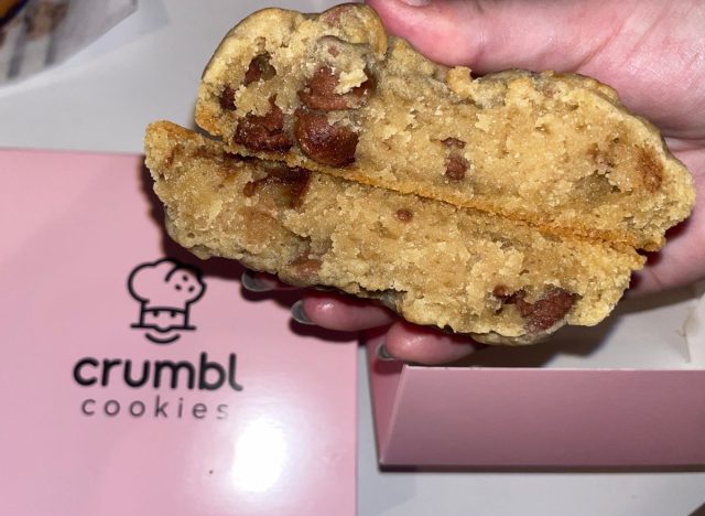 crumbl cookies chocolate chip