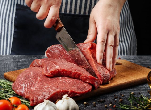 cut the steak
