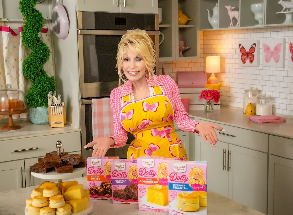 dolly parton and her duncan hines baking mixes