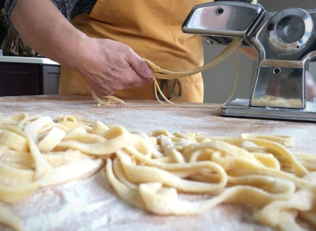 making pasta noodles from scratch