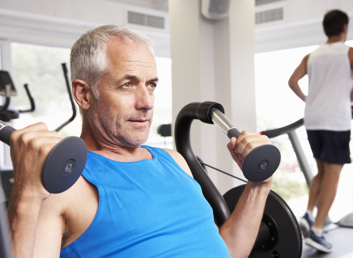 mature man working out at the gym on weight machine, demonstrating bad exercise habits that increase your risk of injury