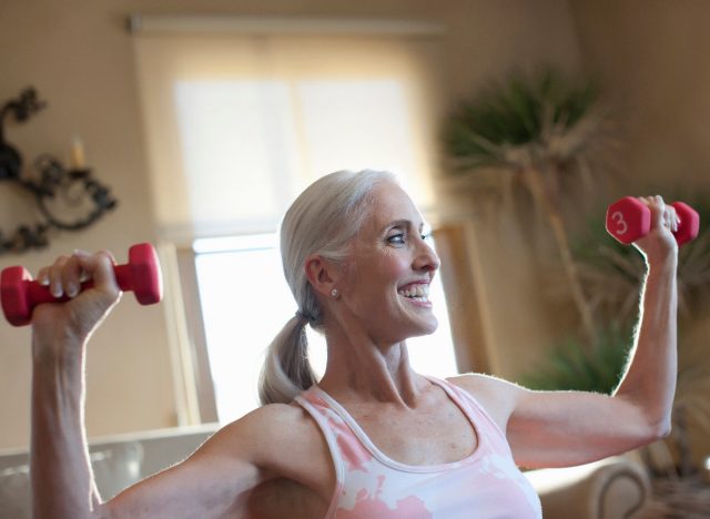 mature woman lifting dumbbells