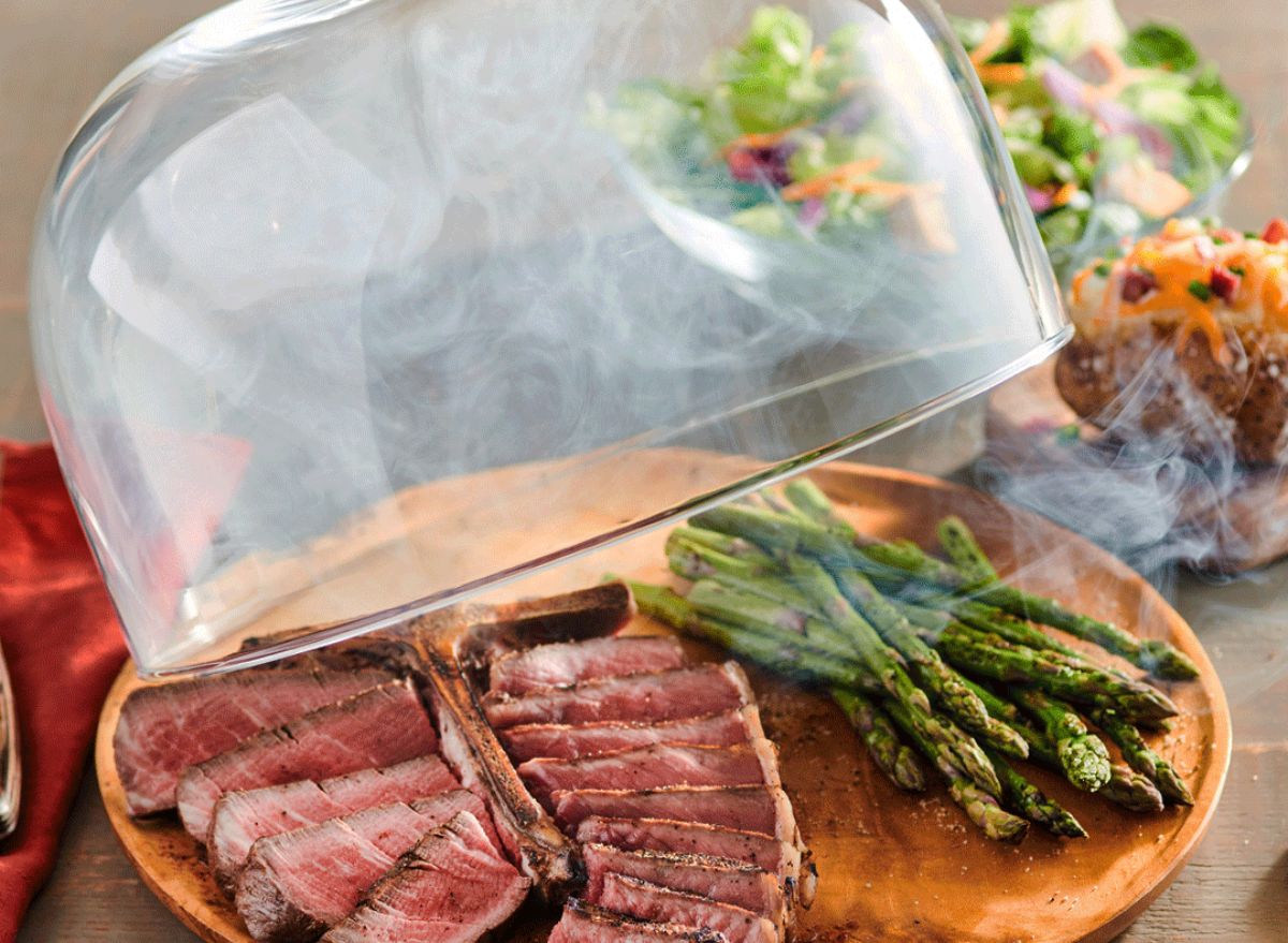 10 Best Valentine's Day Deals at Popular Restaurant Chains