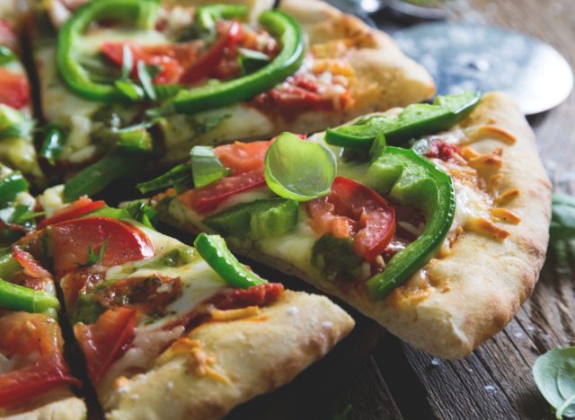 tomato bell pepper pizza