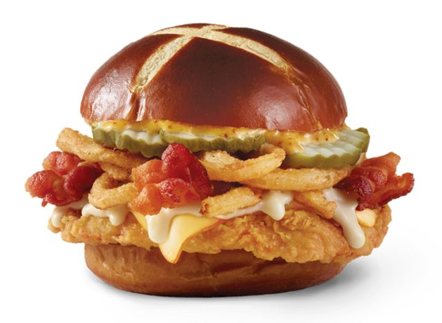 wendys pretzel bacon pub chicken sandwich