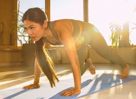 The Easiest 5-Minute Mat Workout for Weight Loss