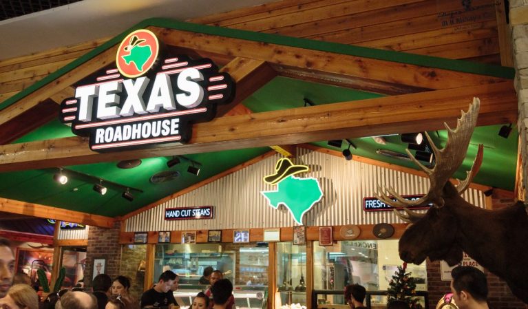 Texas Roadhouse customers
