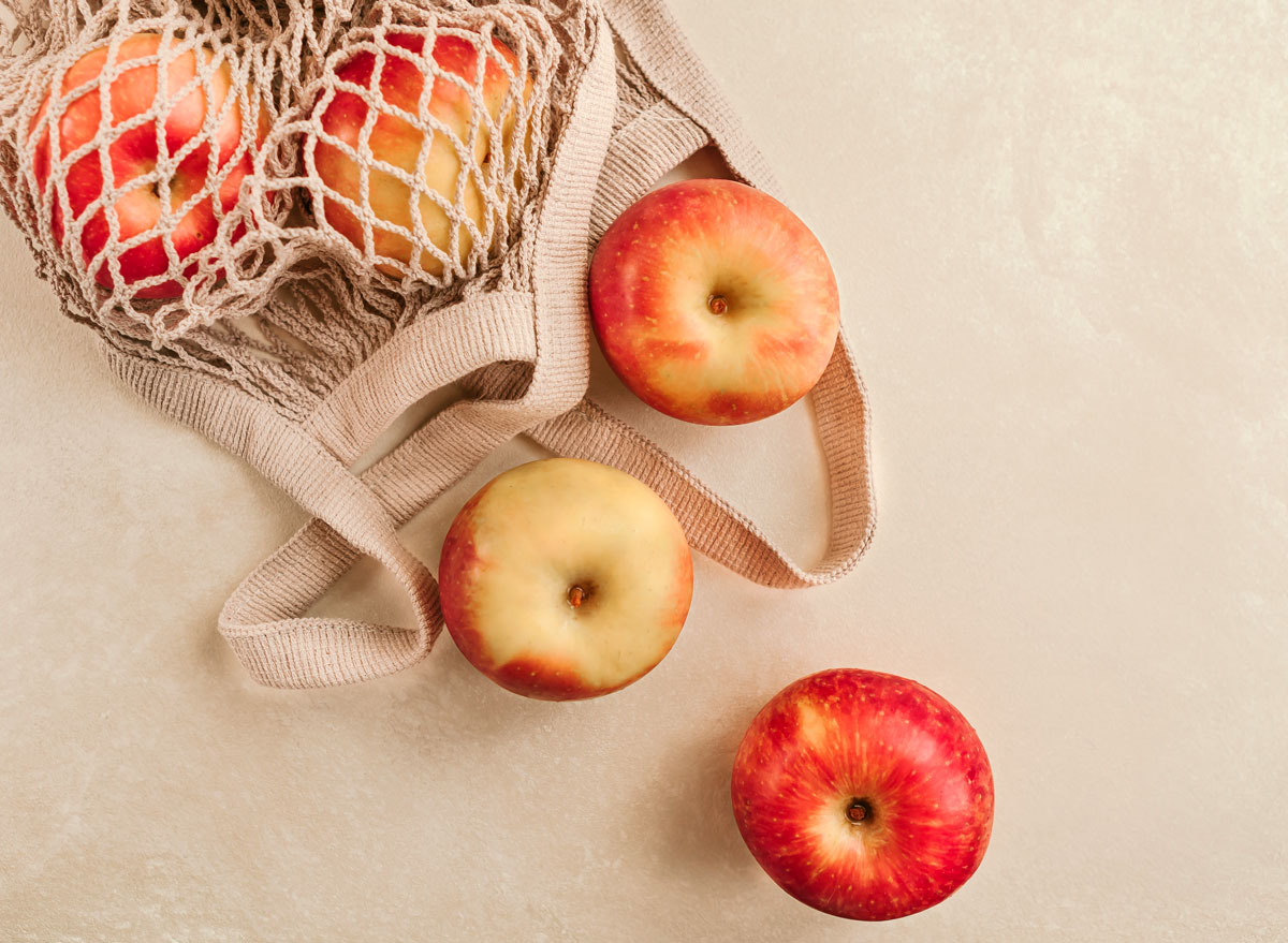 https://www.eatthis.com/wp-content/uploads/sites/4/2023/04/apples-string-eco-shopping-bag.jpg?quality=82&strip=all