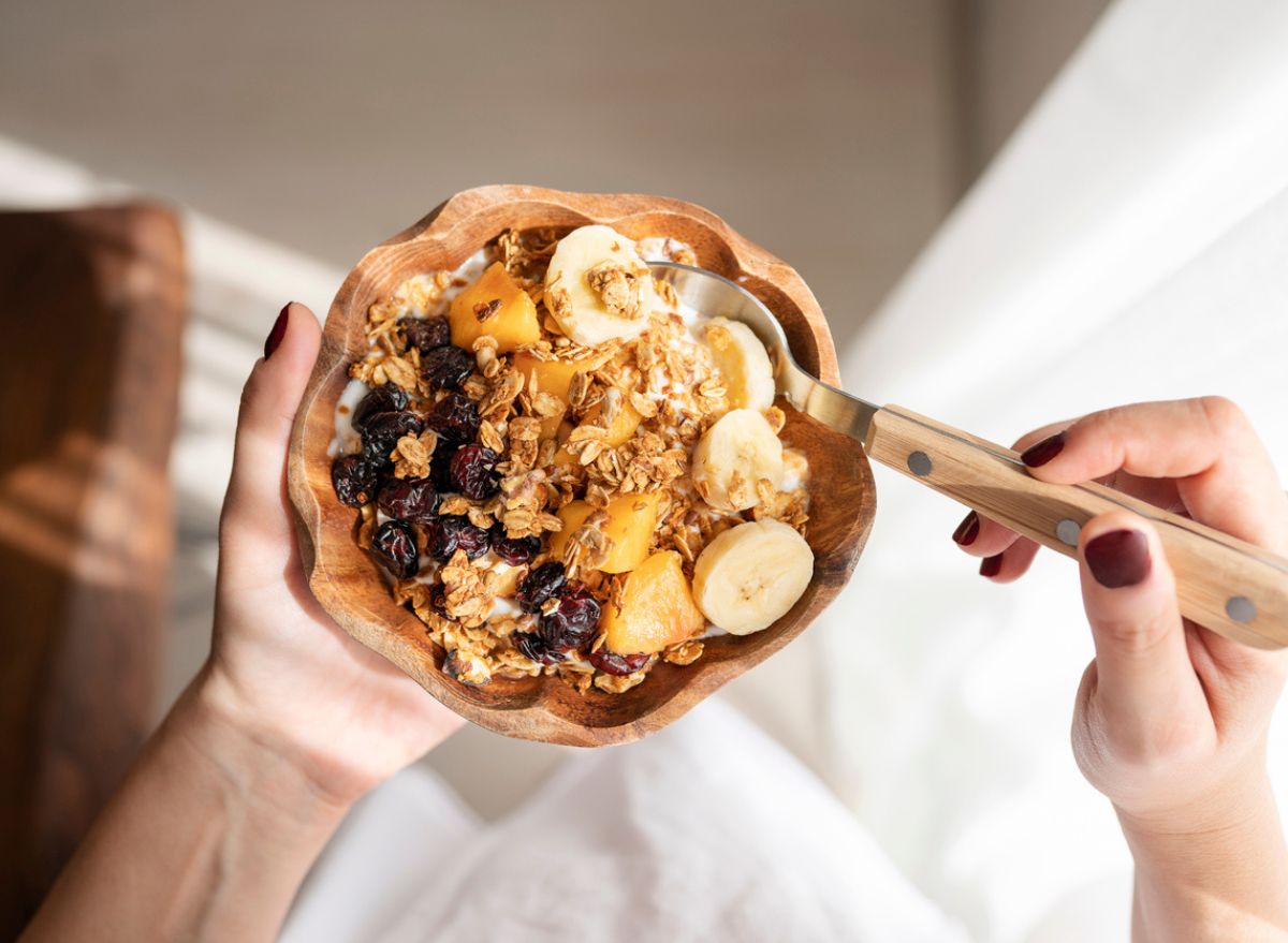 10 Healthy Granolas You Can Buy in 2024, Says Dietitian