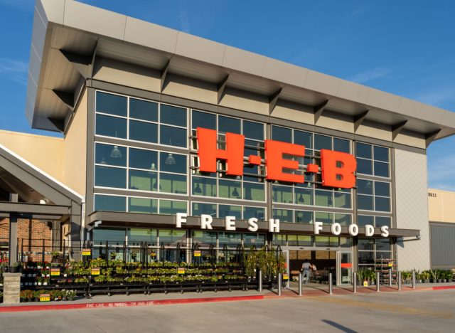 h-e-b exterior