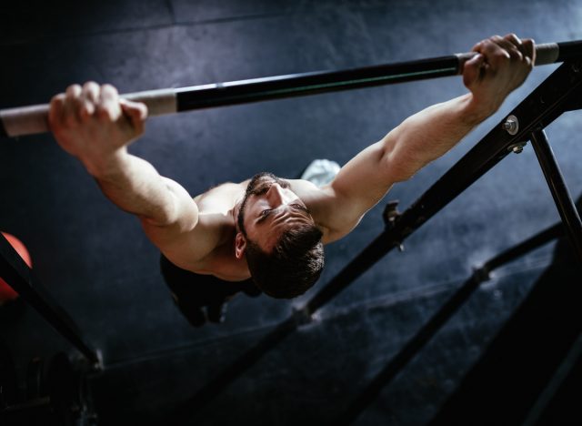 muscular man doing pull-ups