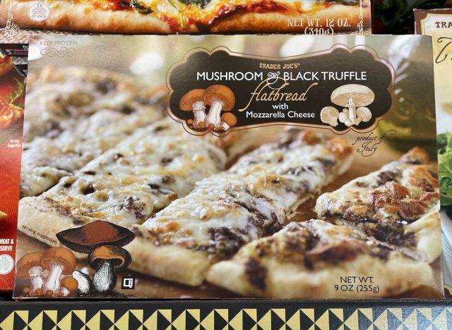 trader joe's frozen mushroom & black truffle flatbread