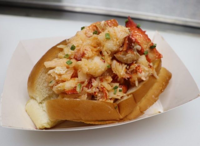 Jolly Lobster Food Truck lobster roll