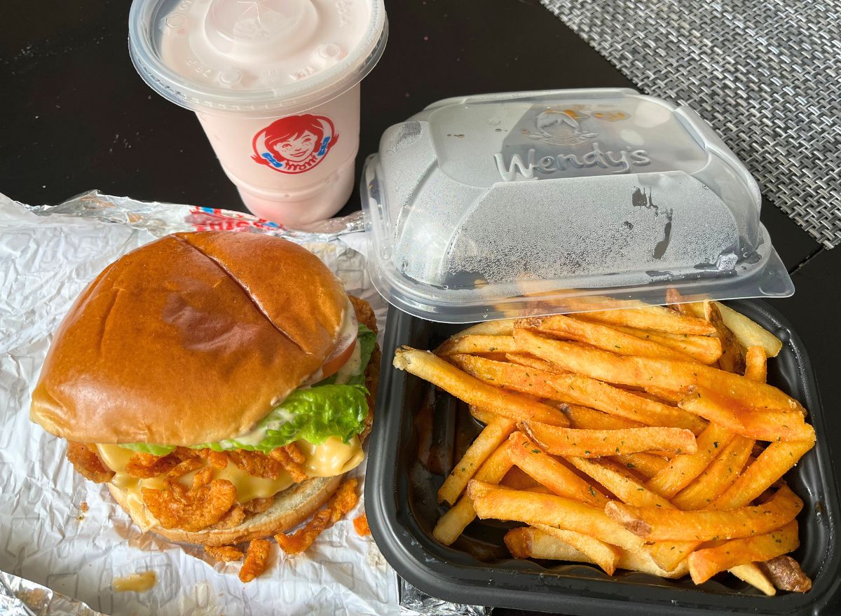 Wendy's Ghost Pepper Chicken Sandwich and Fries Taste Test