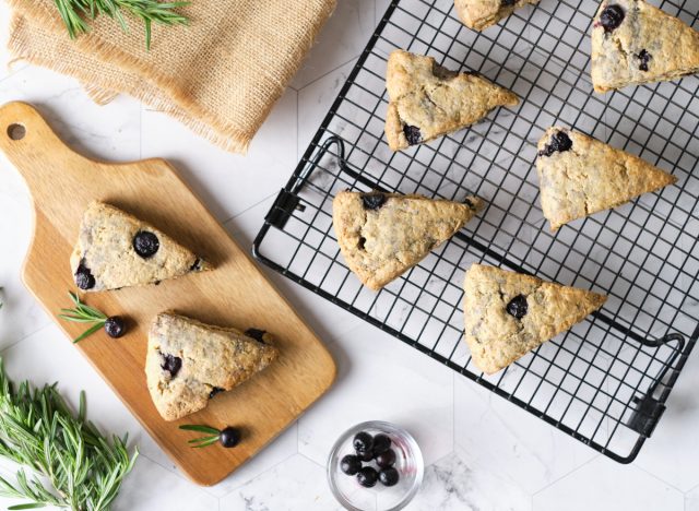 blåbärsfrukostscones