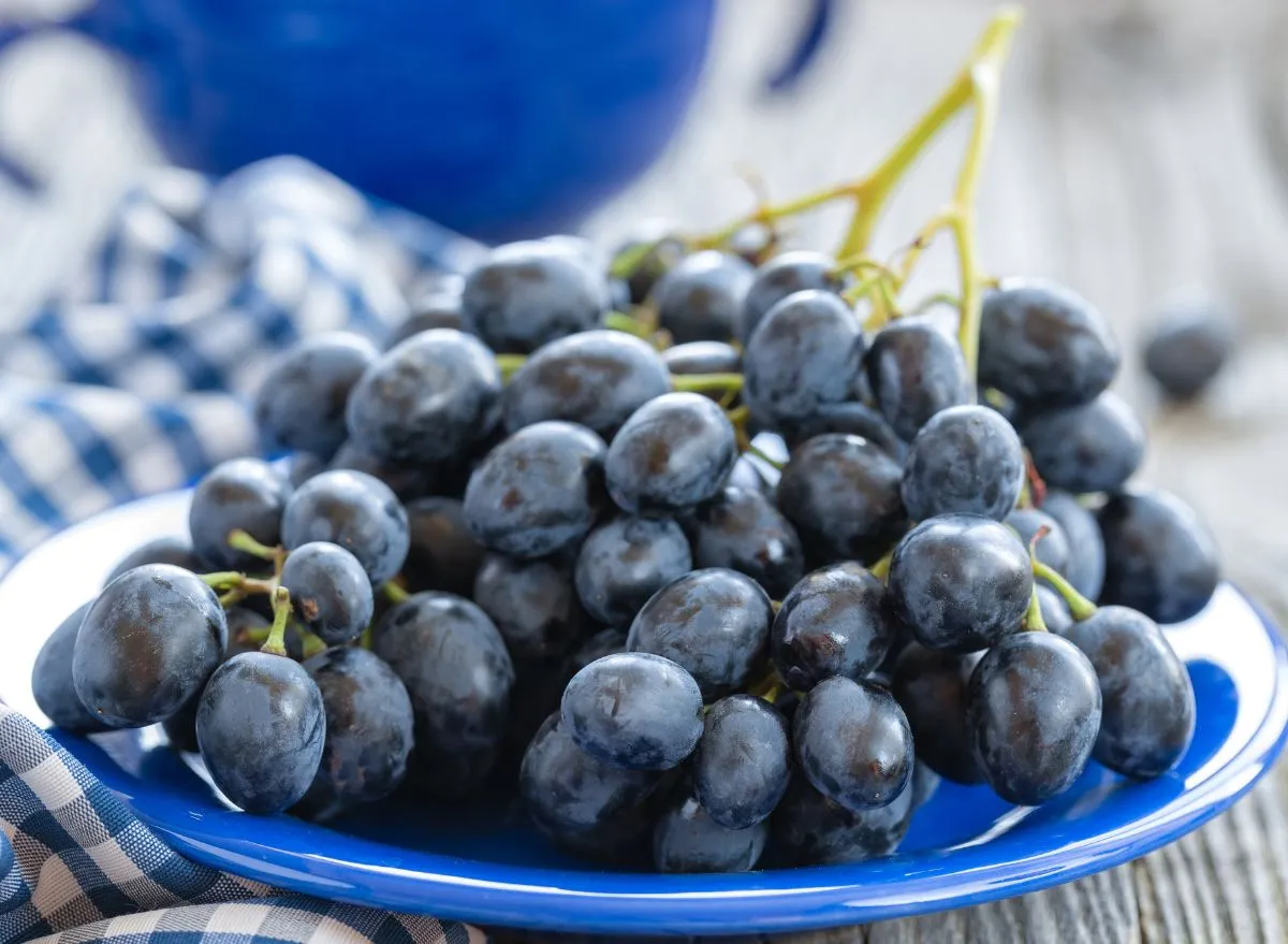 8 ScienceBacked Benefits of Eating Grapes—and 3 Side Effects