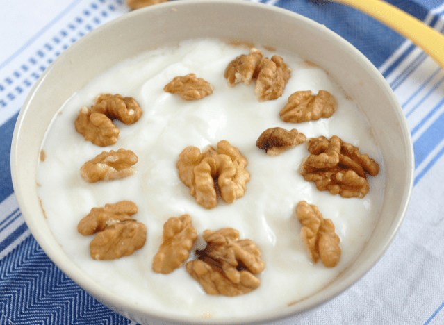 greek yogurt with honey and walnuts