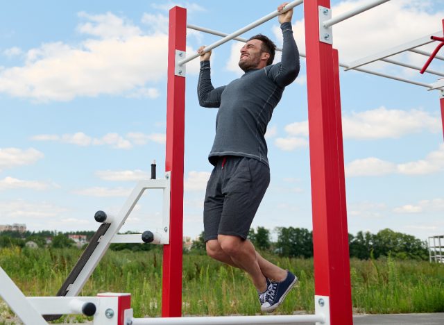 middle-aged man doing pull-ups, concept of bodyweight exercise mistakes