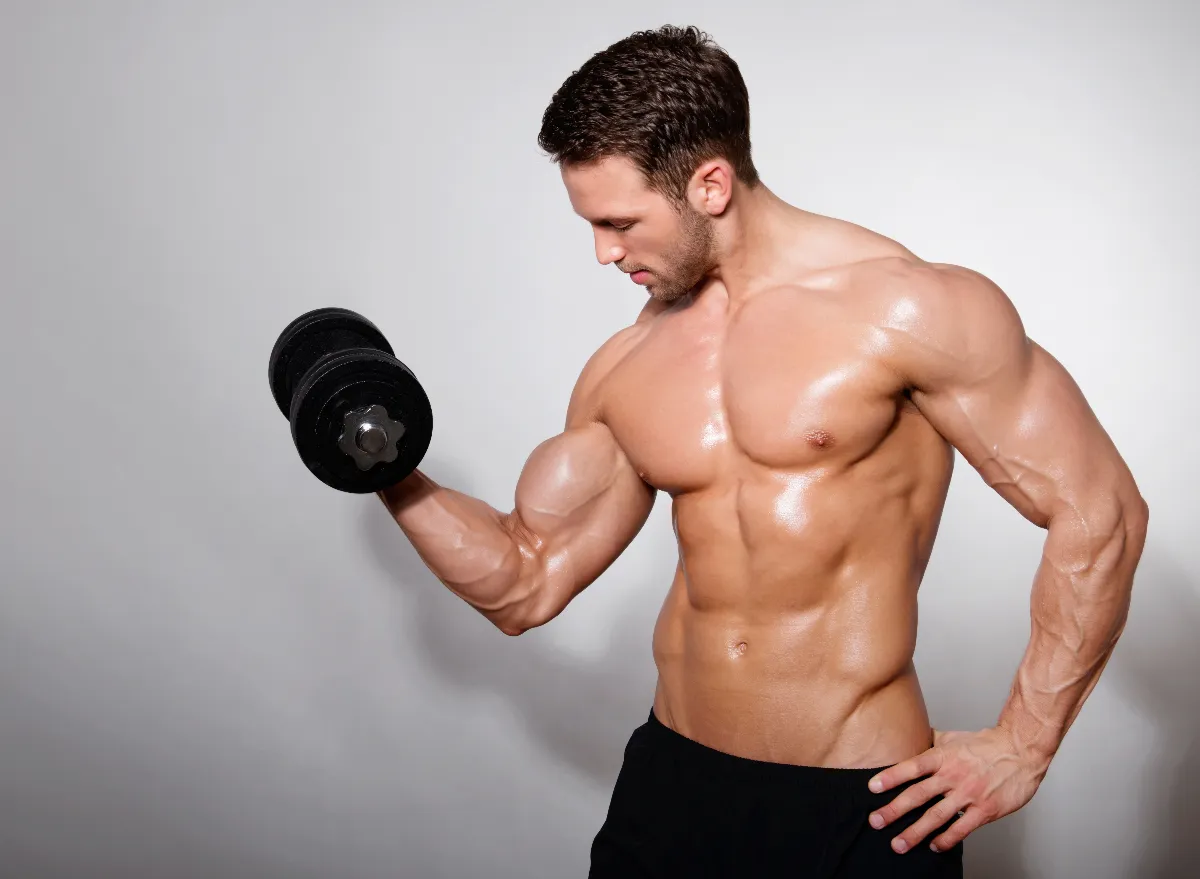 muscular man performing one-dumbbell workout to get ripped