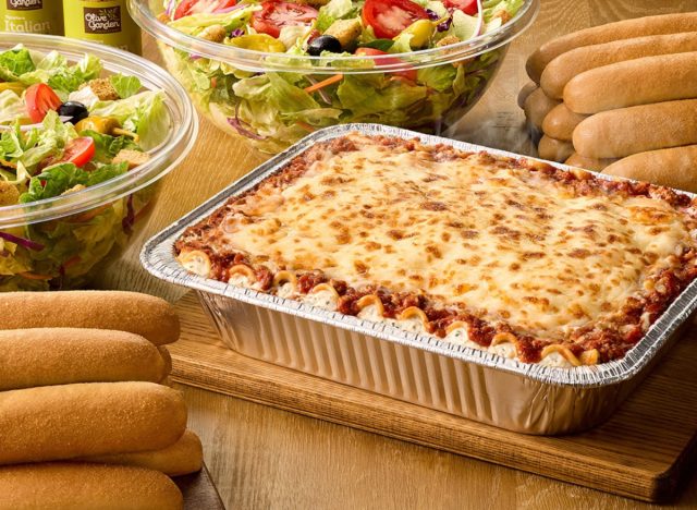 olive garden large family-style lasagna bundle