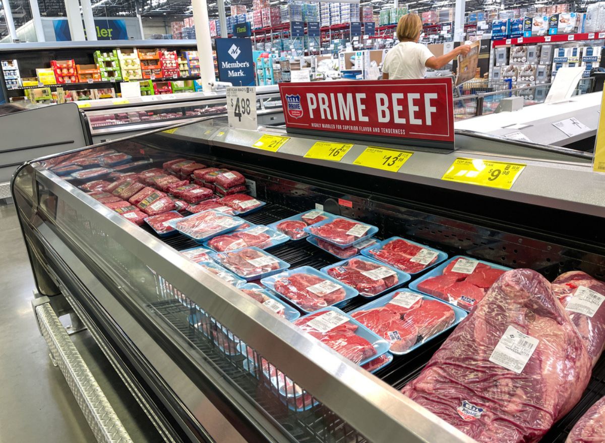 Fresh cuts of Prime Beef meat n the refridgerated meat aisle of a Sams Club grocery store