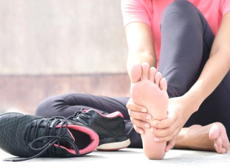 6 Daily Habits That Are Completely Destroying Your Feet