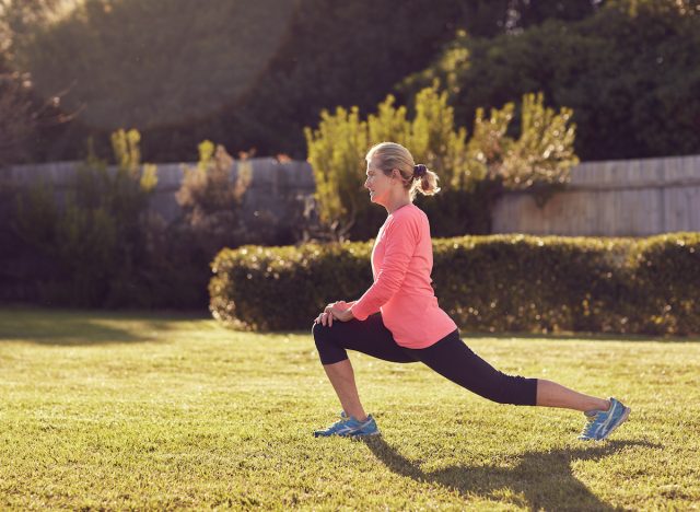 woman doing lunges outdoors, exercise warm-up