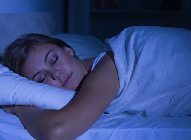 woman sleeping peacefully, concept of tips to lose five pounds quickly