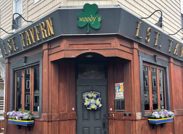 woody's l street tavern entrance