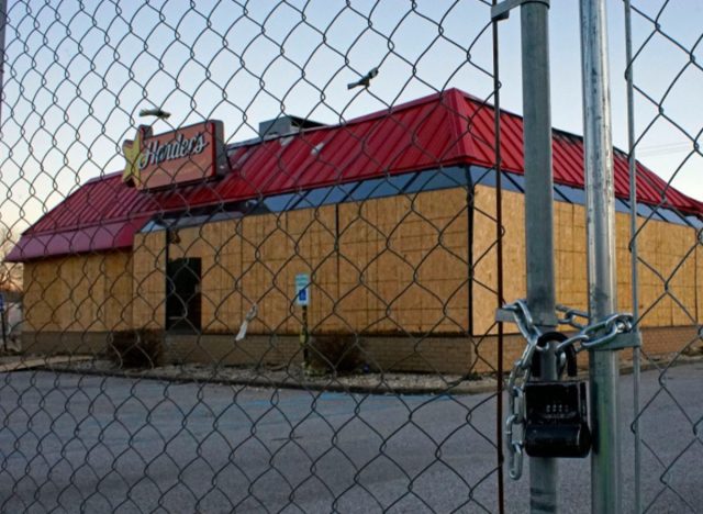 Hardee's closed down