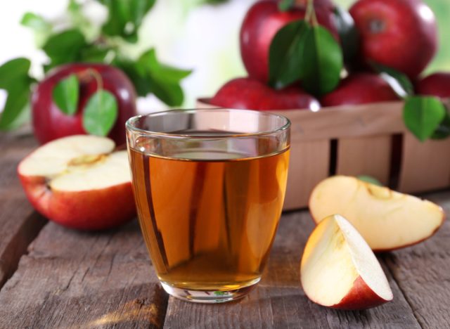 apple juice and apples