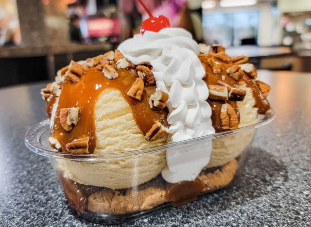 braum's oatmeal raisin cookie sundae