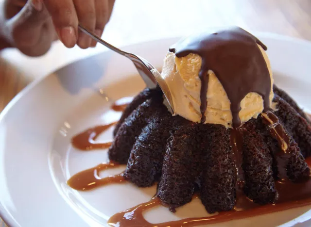 chili's moten chocolate cake