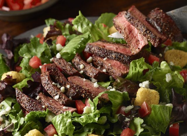 longhorn steakhouse seven pepper sirloin steak salad