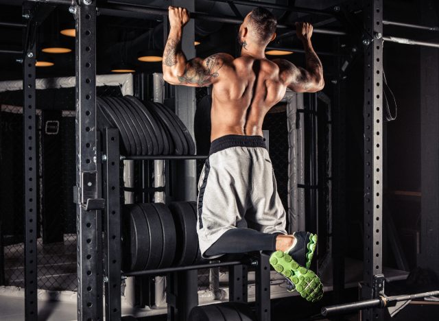 muscular man doing pull-ups