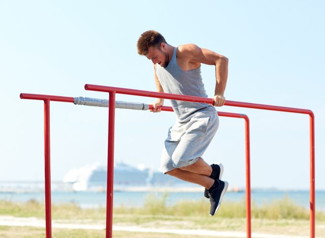 fit man doing tricep dips