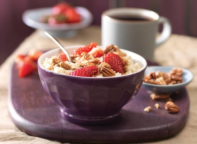 panera oatmeal with strawberries and nuts