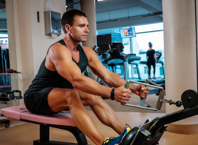 man using rowing machine, concept of daily habits that destroy arms after 40