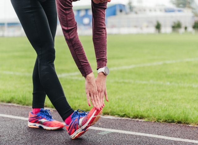 runner stretching