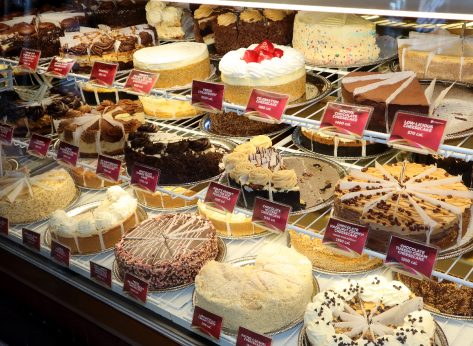 7 Restaurant Chains That Serve the Best Cake