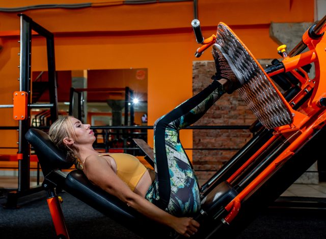 woman doing leg press, concept of exercises to tone your thighs in one month