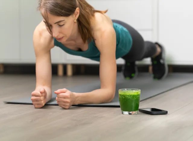 woman doing planks exercise