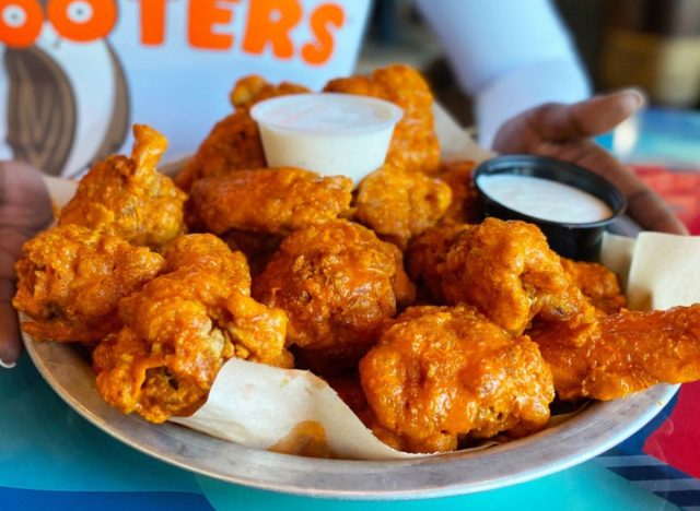 Hooters wings