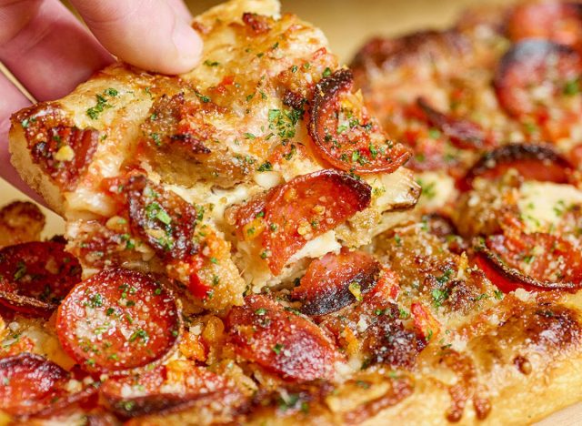 cheesecake factory bee sting flatbread pizza