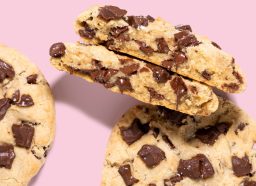 crumbl semi-sweet chocolate chunk cookies